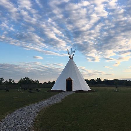 Dreamcatcher Glamping Tipi Hotel Farmville Exterior photo